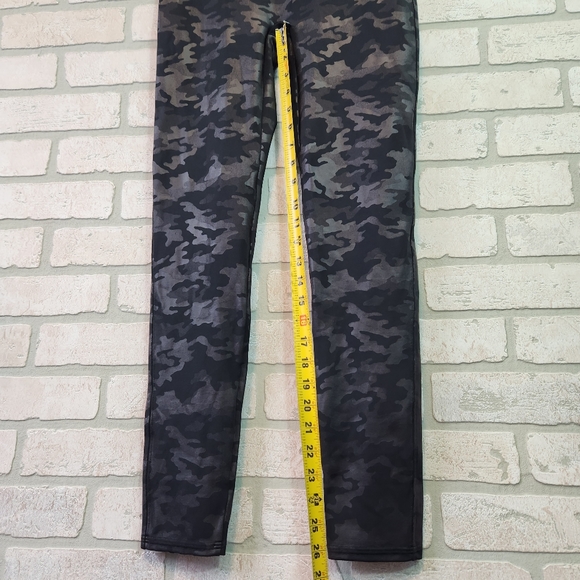 SPANX Womens Black Faux Leather Camouflage Print Shapewear Leggings Size L   EUC - Picture 11 of 15